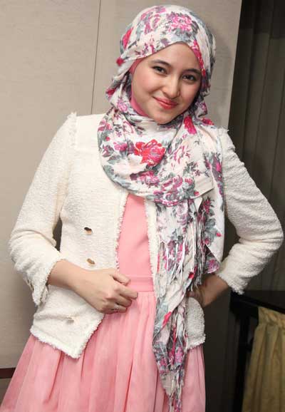 5 Gaya Hijab Artis Muda Indonesia Penuh Warna Cantik dan 